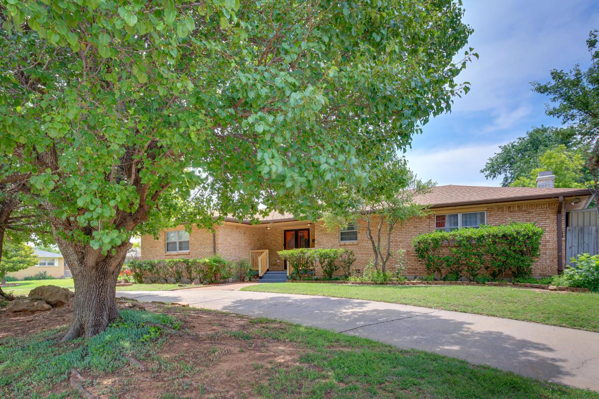 Lawton Home With Deck, Near Casinos And Museums! Exterior photo